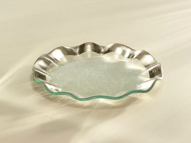 Picture of Ruffle 9.5" Glass Salad Plate